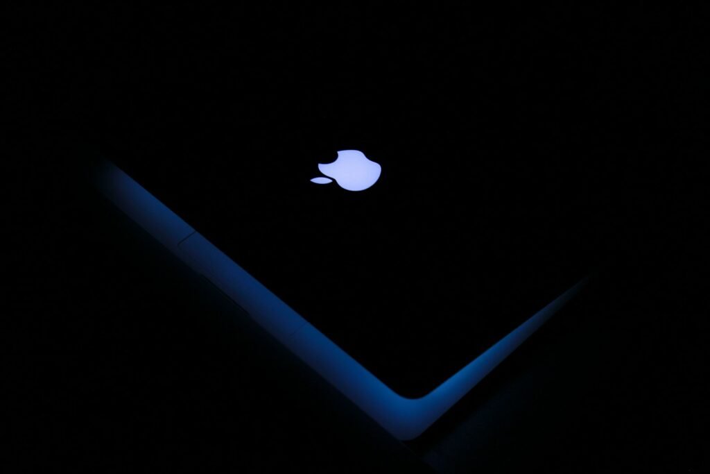 Logos with Apples – Apple Logo History, Design & Brand Lessons (2026)